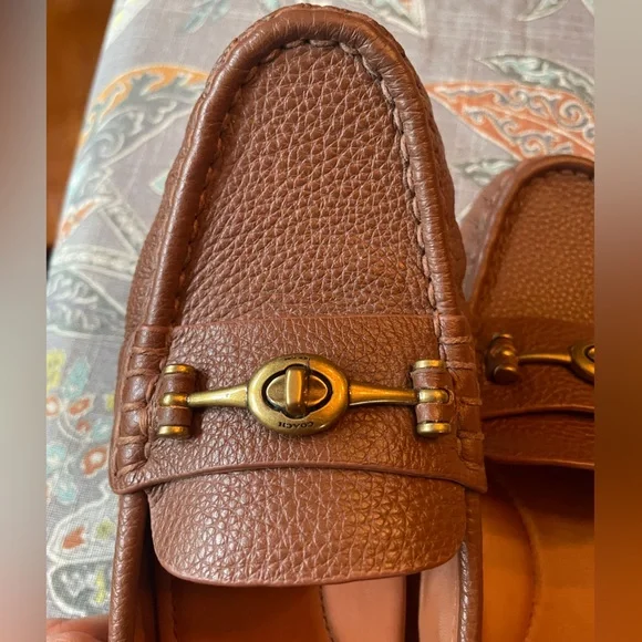 COACH CROSBY DIVER Brown Grainy
Leather Loafers with Brass Gold Accent - Picture 7 of 11